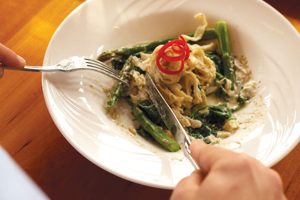 Black Pepper Fettuccine with Chardonnay Sauce and Grilled Asparagus Recipe