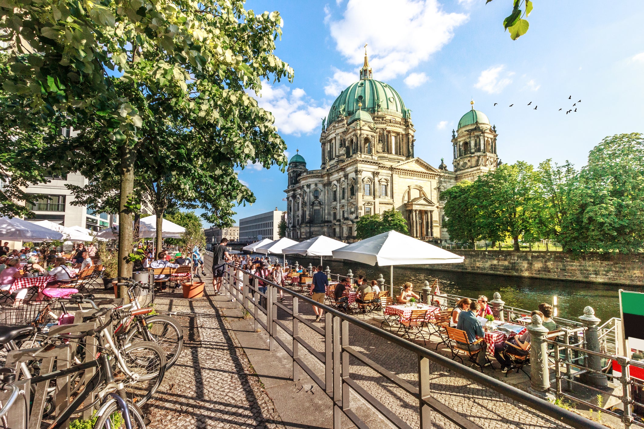 outdoor cafe illustrating vegan Berlin dining